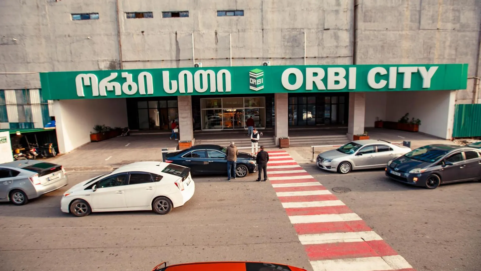 Orbi City Luxury Suites In バトゥーミ アパート