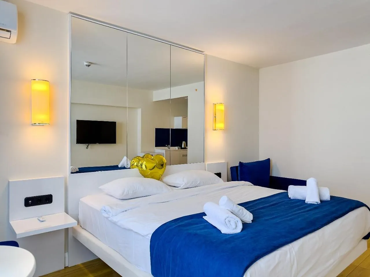 Orbi City Luxury Suites In バトゥーミ アパート