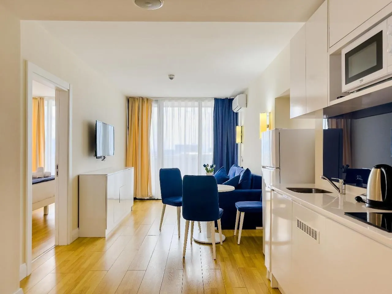 Orbi City Luxury Suites In バトゥーミ アパート