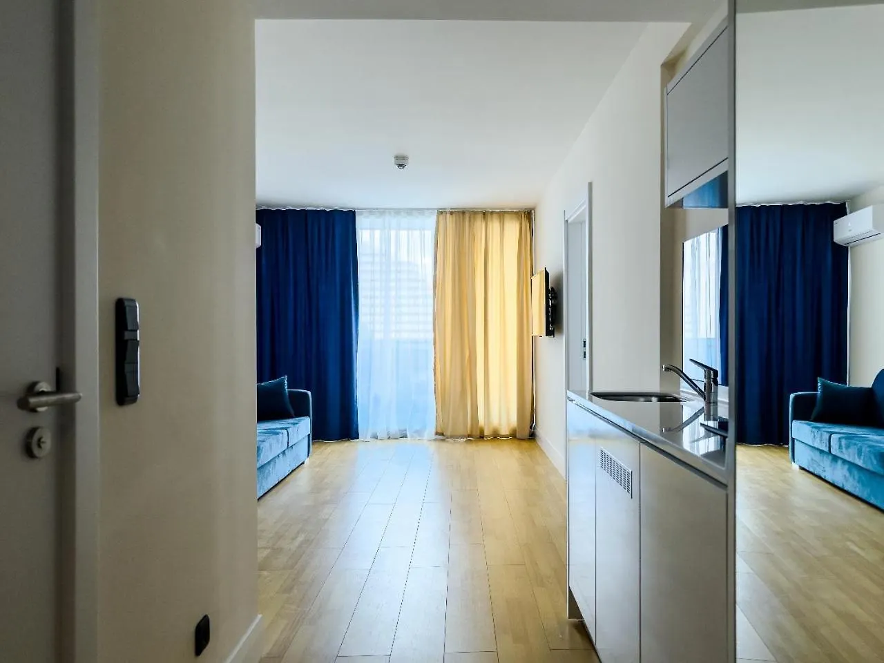 アパート Orbi City Luxury Suites In バトゥーミ