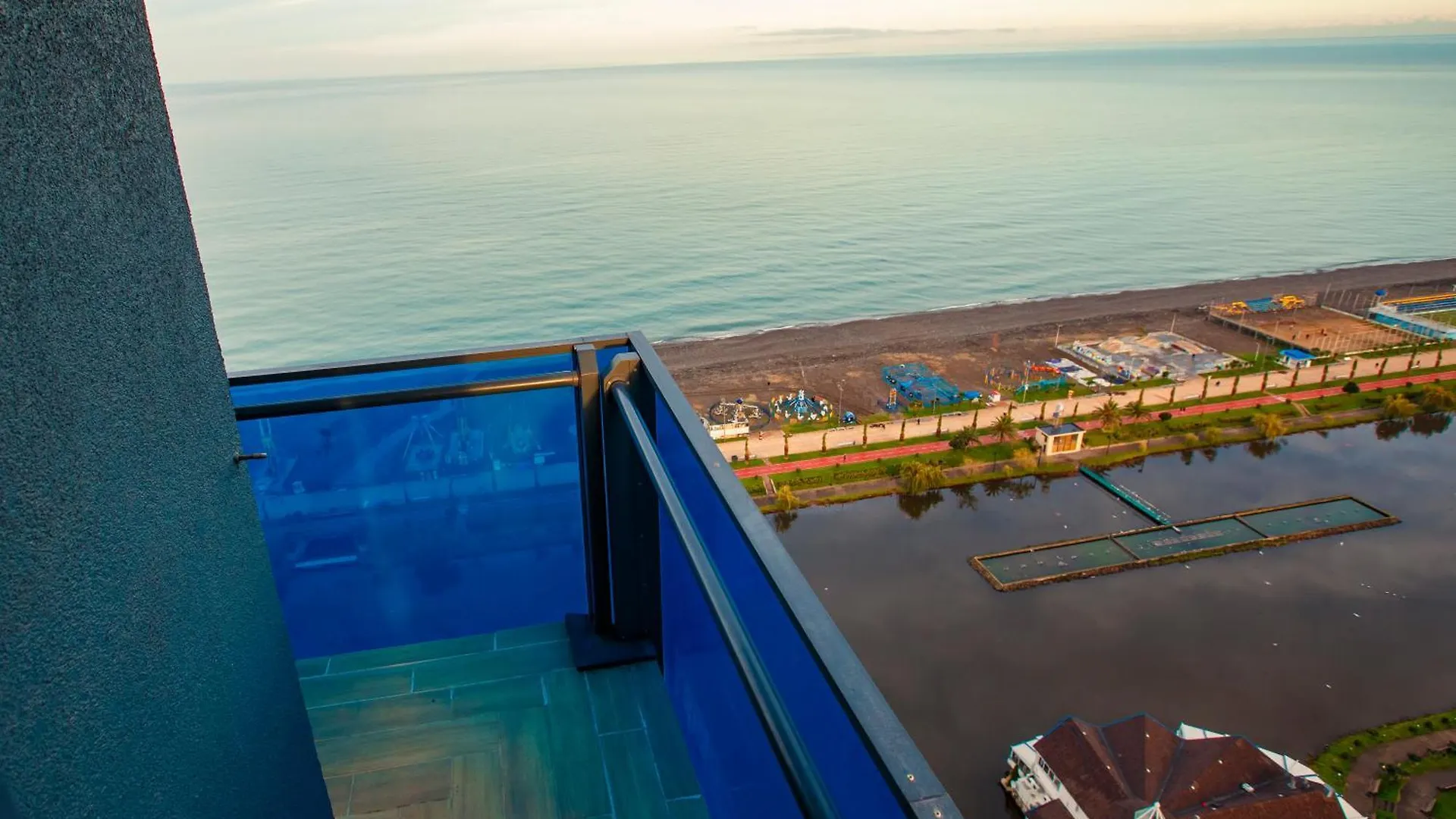 アパート Orbi City Luxury Suites In バトゥーミ